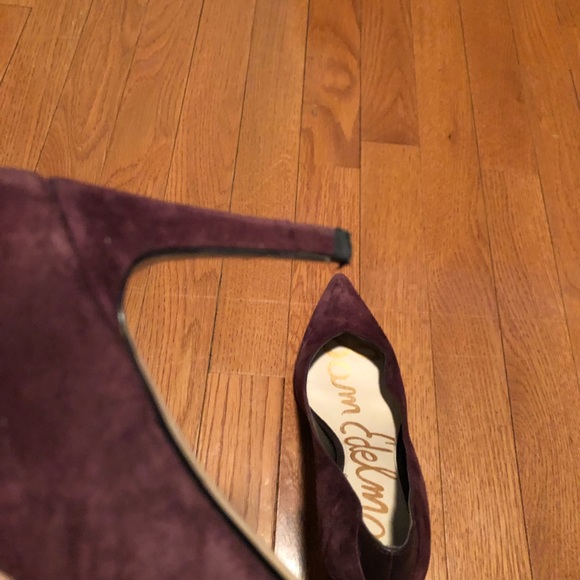 Plum suede Pointed toe pump. - Picture 3 of 4